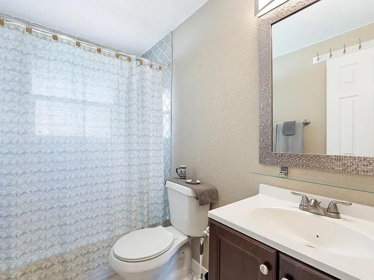 232 S Lowell Blvd — Photo 6