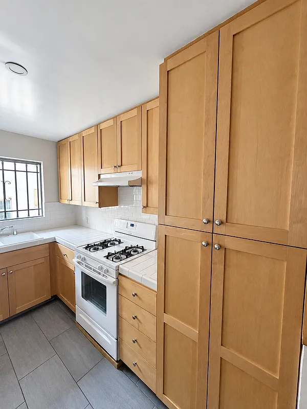 1 bed, 1.0 bath, 930 sqft, $2,295 — Photo 3