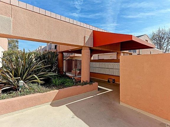 3rd image of 16700 Yukon Ave APT 220