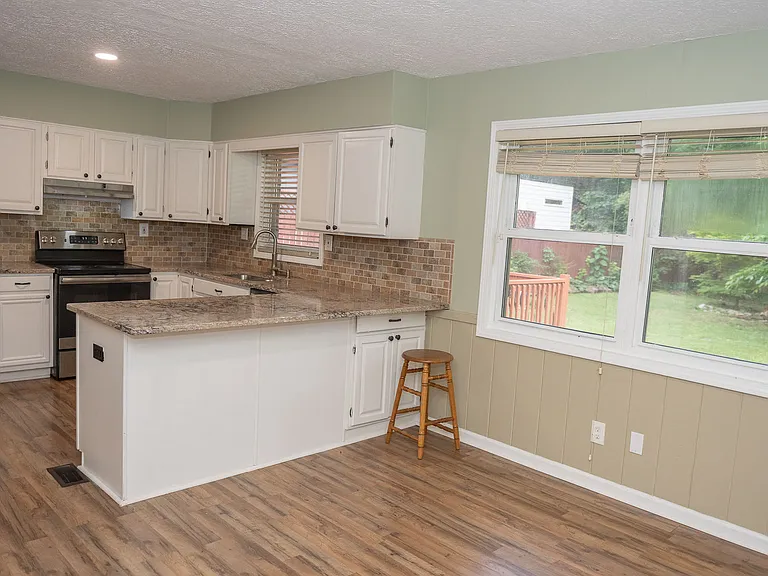 2945 Harcourt Dr — Photo 13