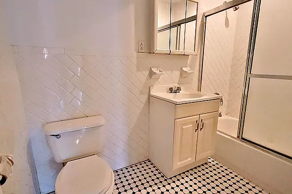 Rented by Bond New York | media 7