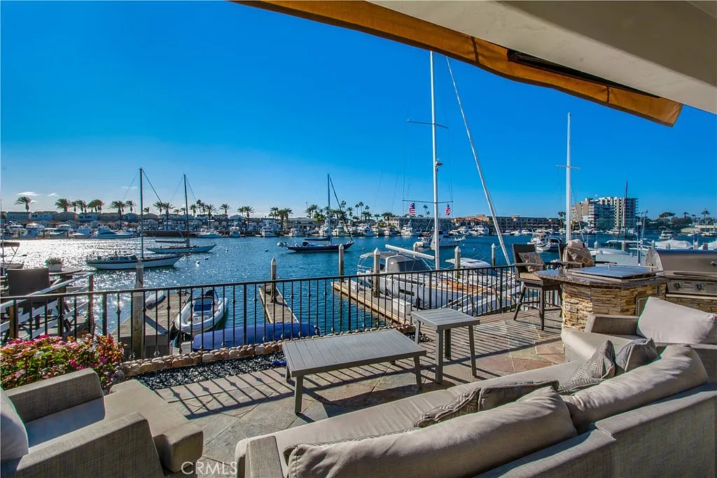 4 bed, 3.5 bath, 4086 sqft, $30,000 — Photo 3