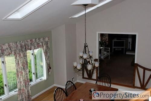 4th image of 34 Strathmore Dr