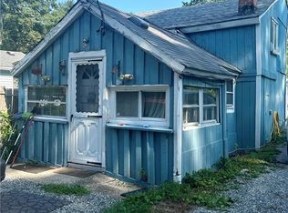 207 Mishnock Rd, West Greenwich, RI 02817