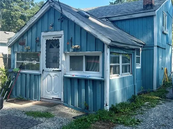 207 Mishnock Rd, West Greenwich, RI 02817