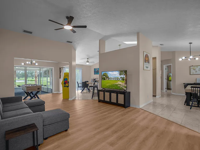 914 N Country Club Dr — Photo 3