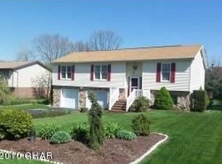 7 Twin Oaks Rd, Hazle Township, PA 18202