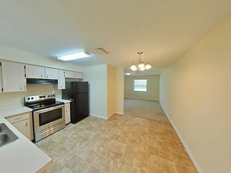5432 NE 11th Ave — Photo 4