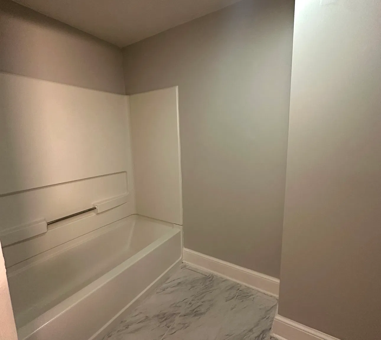 4 bed, 2200 sqft, $1,999 — Photo 2