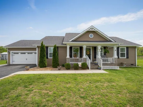 155 Jayne Stone Field Dr, Rickman, TN 38580