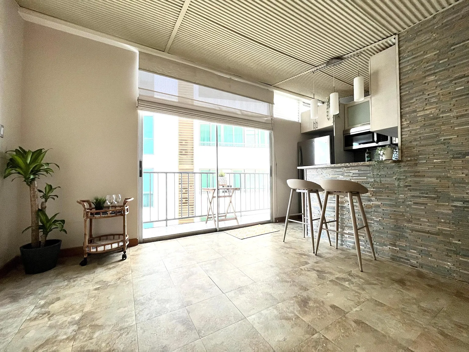 1 bed, 900 sqft, $1,750 — Photo 4