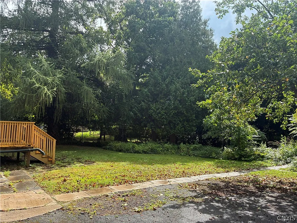 3 bed, 2.0 bath, 1999 sqft, $3,000 — Photo 3