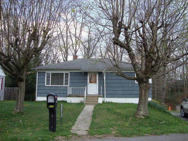 1st image of 207 Parkwood Dr