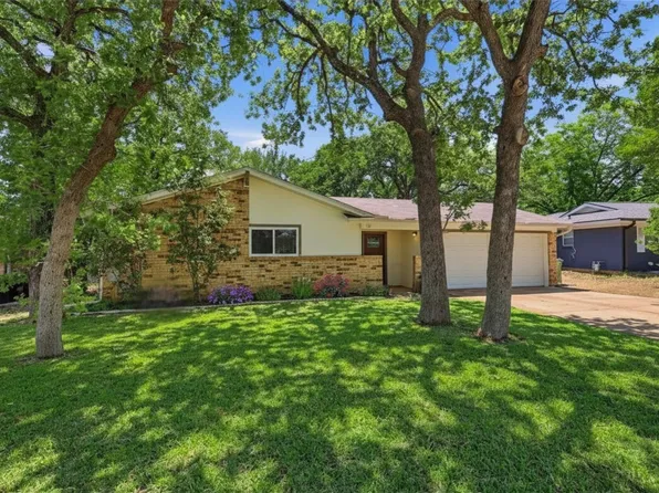 16 Coffee Tavern Rd, Bedford, TX 76022