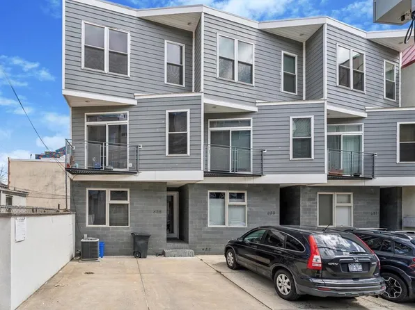 635 N 13th St #A, Philadelphia, PA 19123