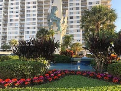 300 Bayview Dr APT 504, Sunny Isles Beach, FL, 33160