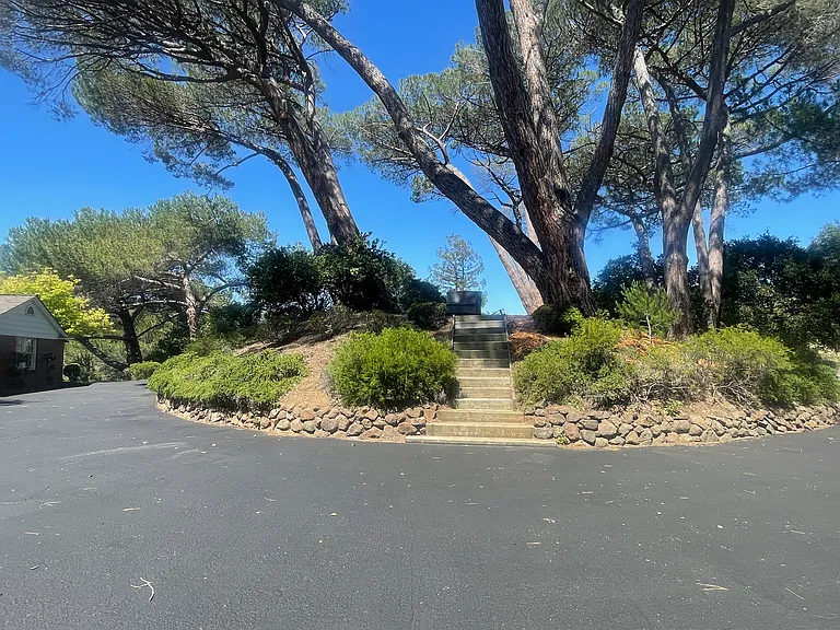 22505 Rolling Hills Rd — Photo 36