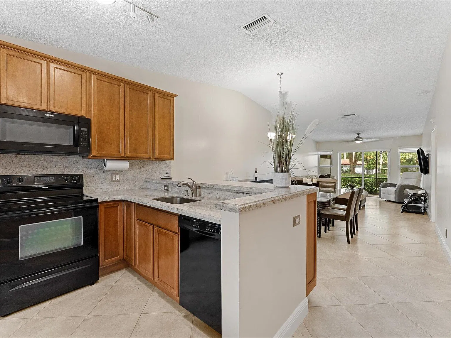 2 bed, 2.0 bath, 1000 sqft, $2,450 — Photo 1