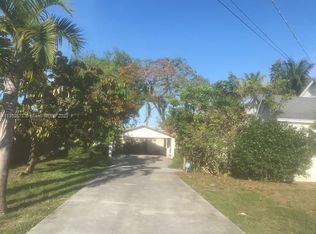 215 SW 1st Ave, Hallandale, FL 33009