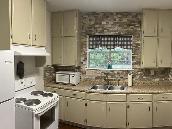 4th image of 1114 N Davis Hwy