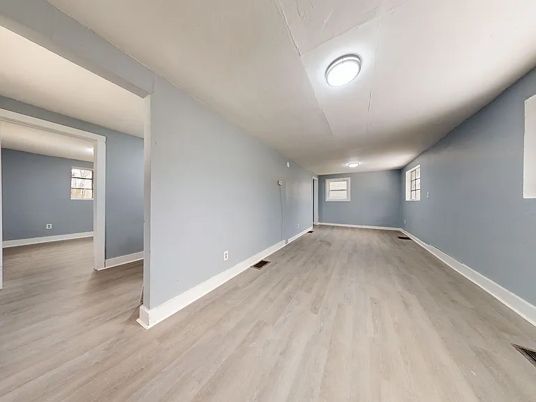 154-156 Gordon Pl — Photo 5