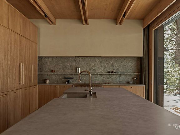 3rd image of 462 Timbercrest Loop