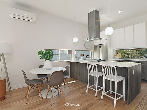 2nd image of 3041 B 21st Avenue W