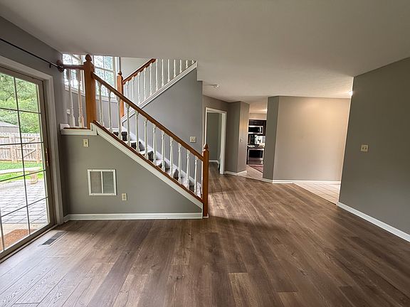5th image of 328 W Persimmon Ct
