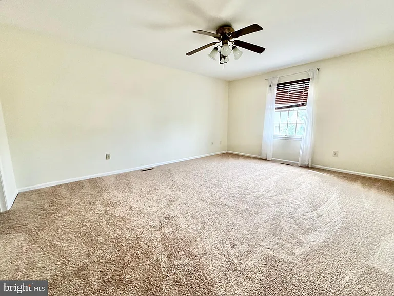 501 Falcon Dr — Photo 17