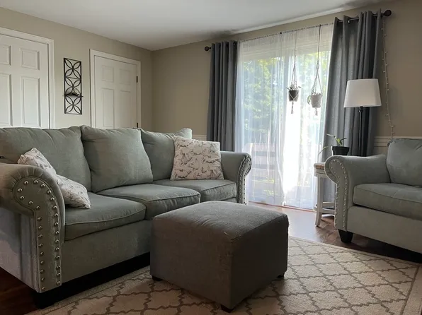 31 Cocasset St APT 7, Foxboro, MA 02035