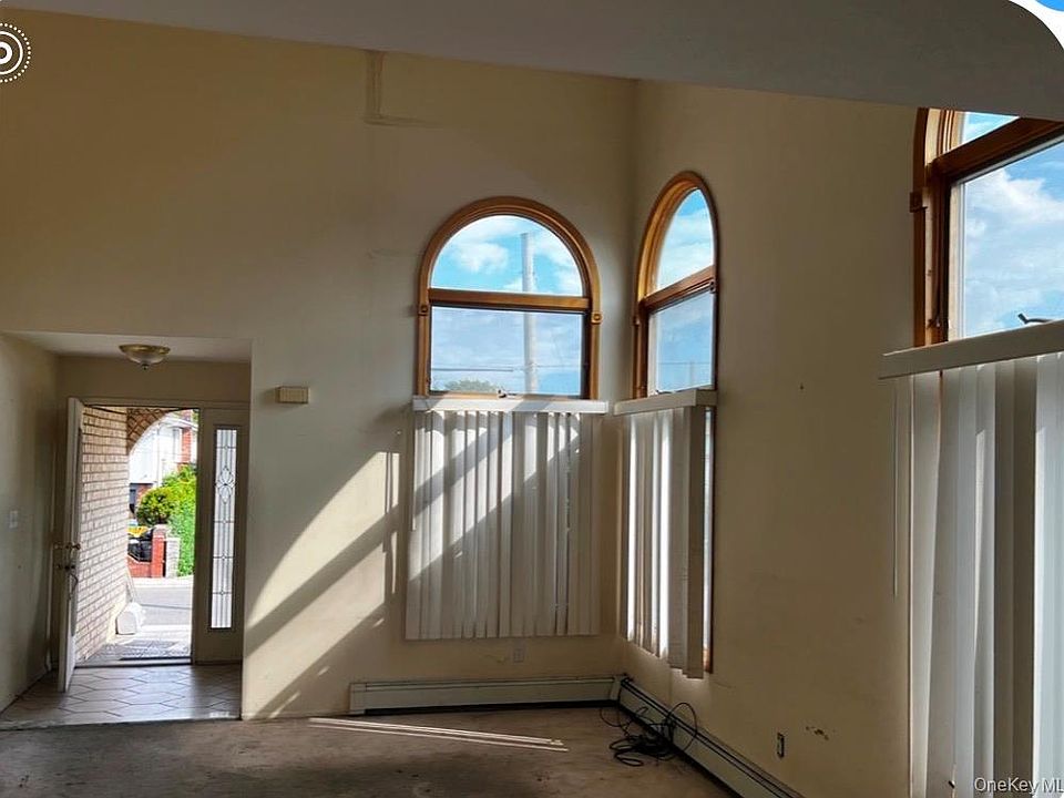 2nd image of 302 Carvel Avenue