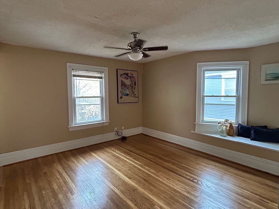 Large family room with a window seat. Greenlight Fiber Optic is available and is all ready to go!