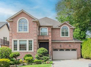 248 Bellemeade Ave, Fort Lee, NJ 07024