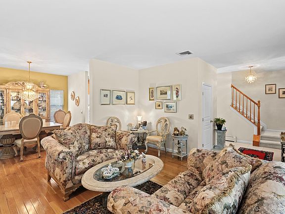 4th image of 67 Oak Street