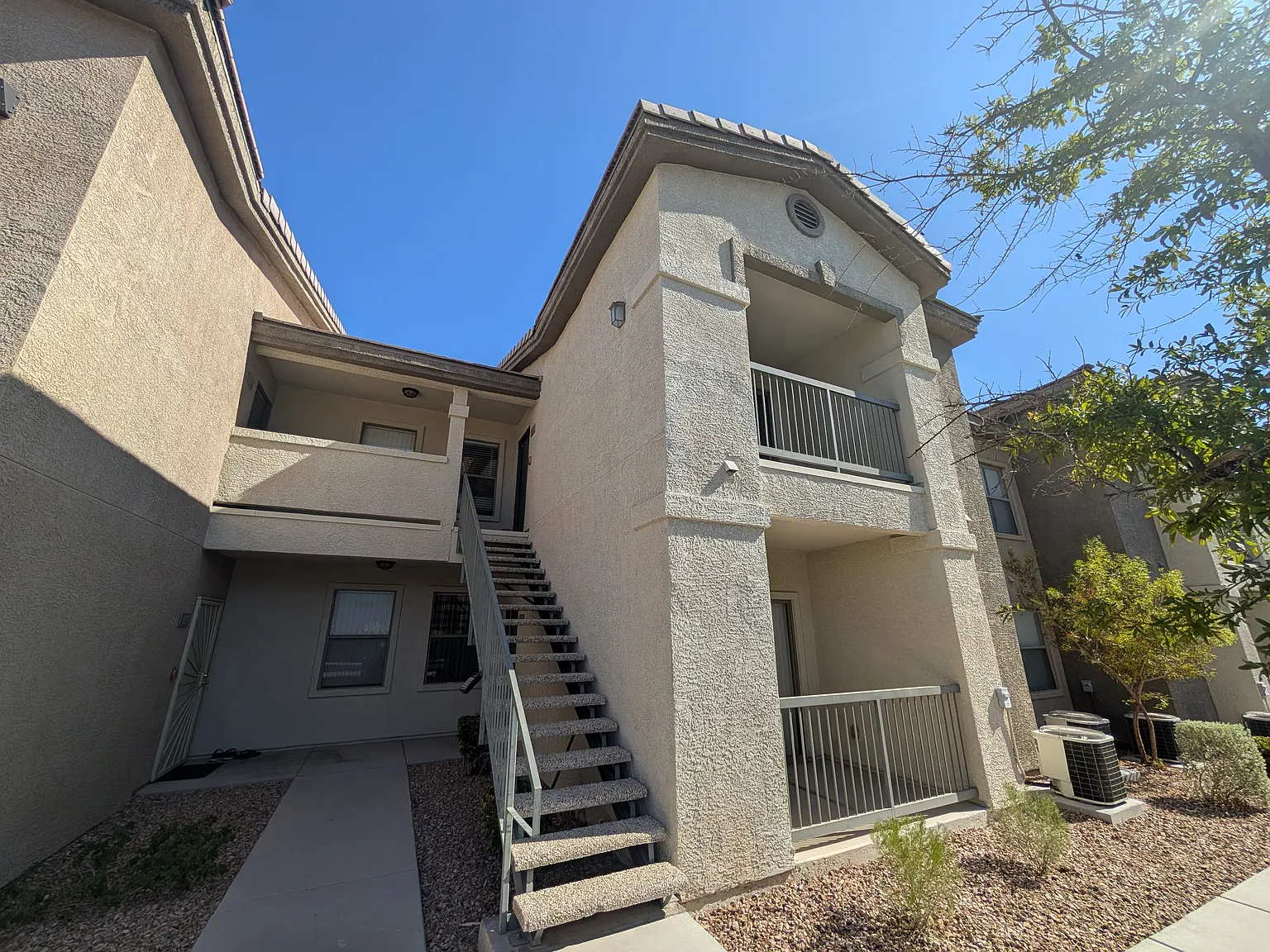 1 bed, 783 sqft, $1,350 — Photo 3