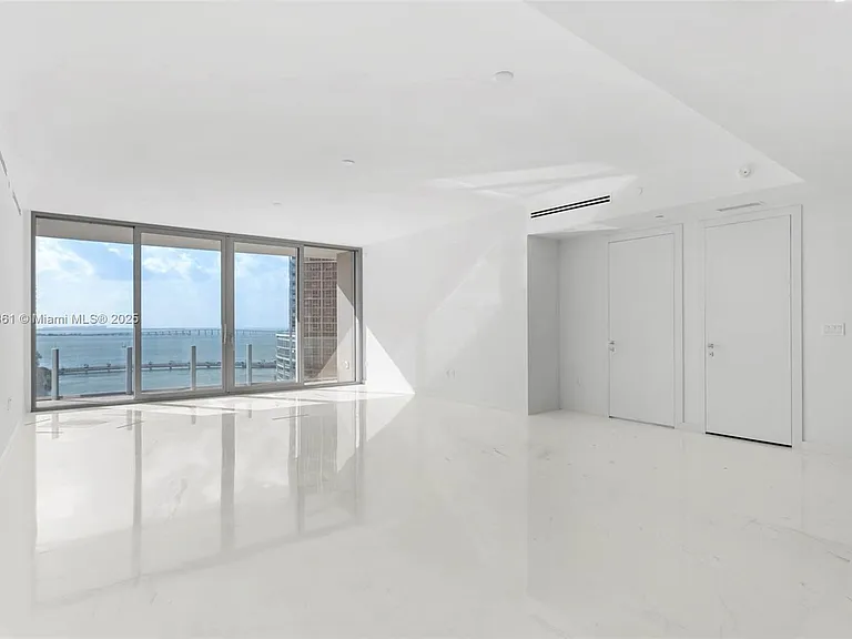 300 Biscayne Blvd #1403 — Photo 16