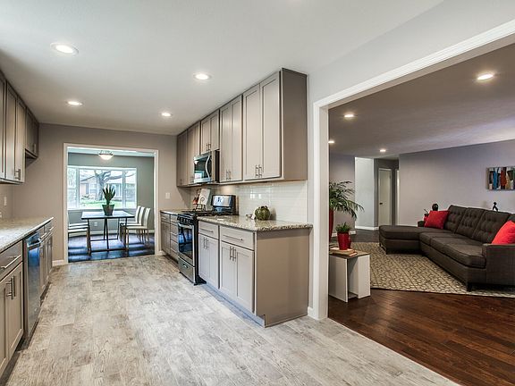 3rd image of 9952 Vistadale Dr