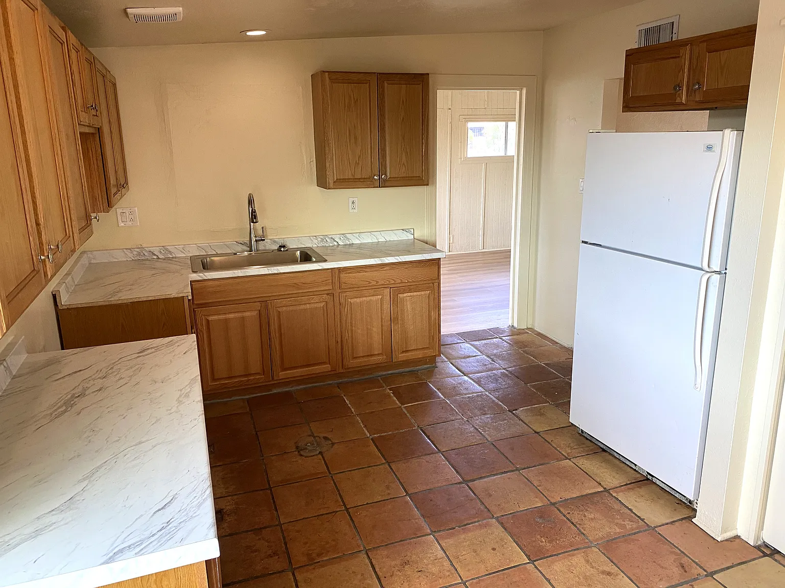 4 bed, 1972 sqft, $2,345 — Photo 4