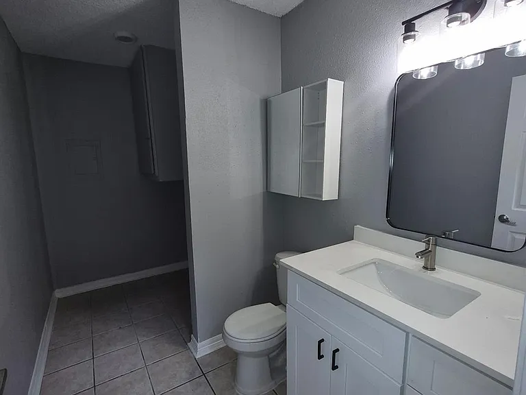738 Coolwood Dr #B — Photo 8