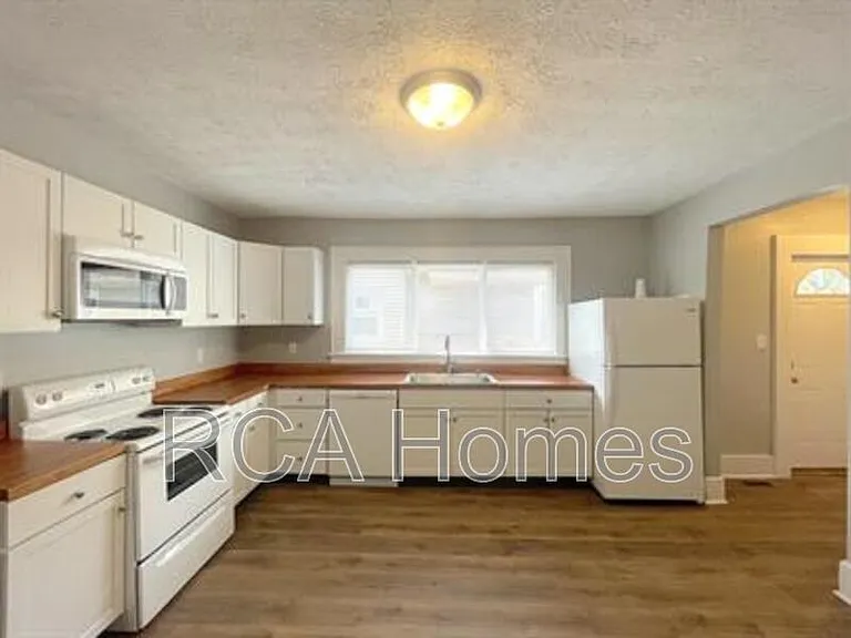 1036 Nelson Ave — Photo 9