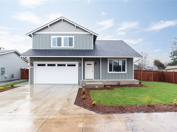 This picture and completed house pictures are of a different 1662.  Features and colors may differ.