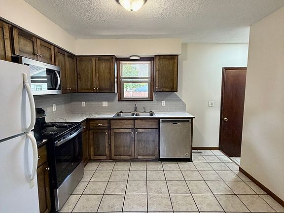 4th image of 774 N Mount Carmel Ave