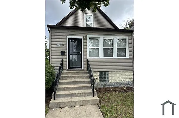 1738 W Steuben St photo 1