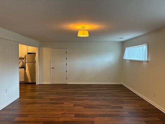 4th image of 1369 Ivy Rd