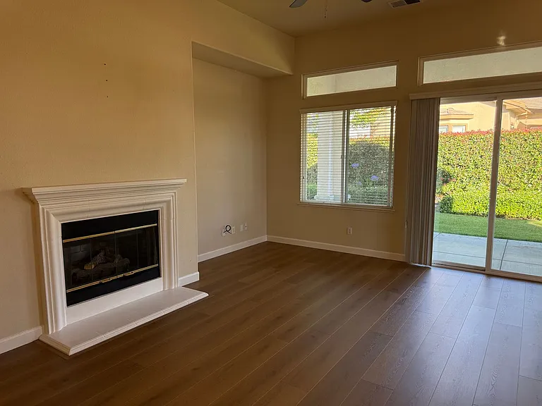1587 Regent Dr — Photo 20