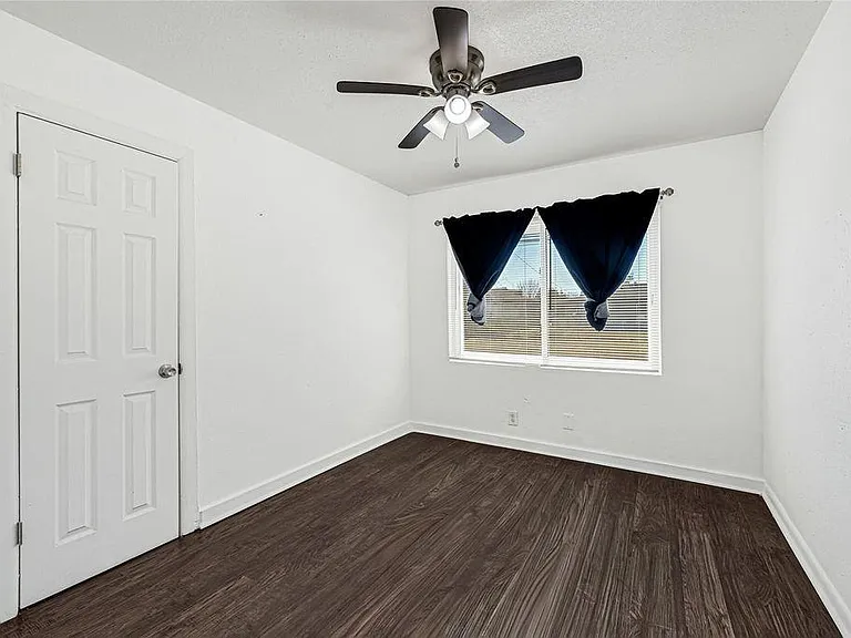 2126 Hillshire Dr — Photo 6