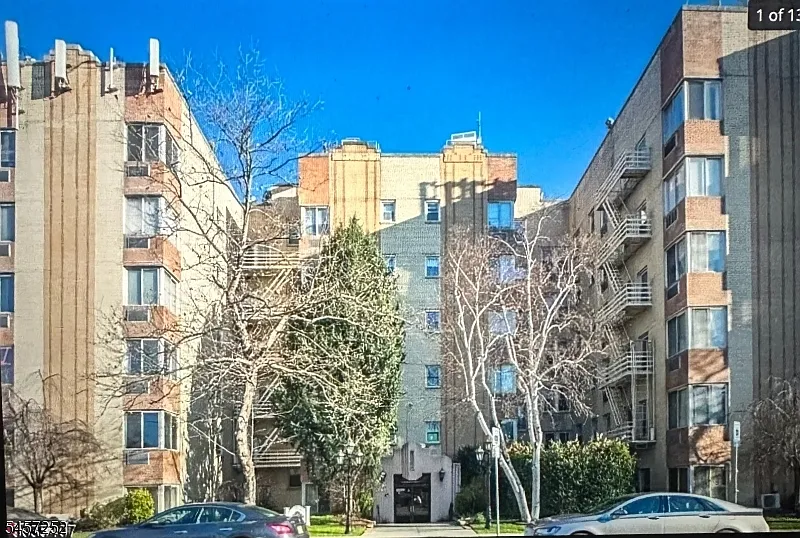 19-31 Lyons Ave #412