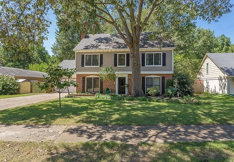 1349 Brookside Dr — Photo 1