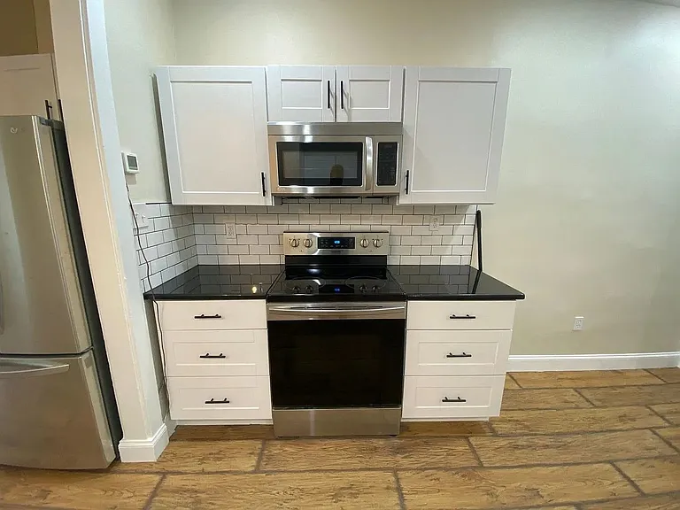 445 Manor St — Photo 6