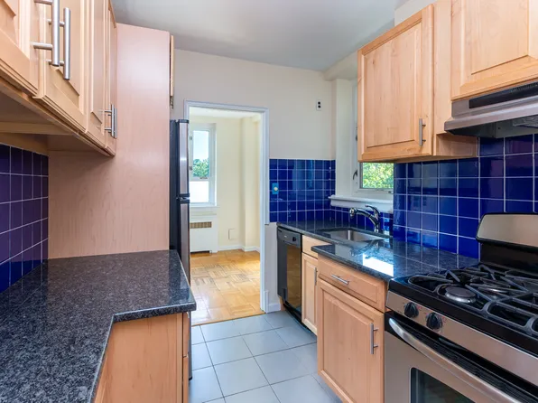 5355 Henry Hudson Parkway West image 10 of 15